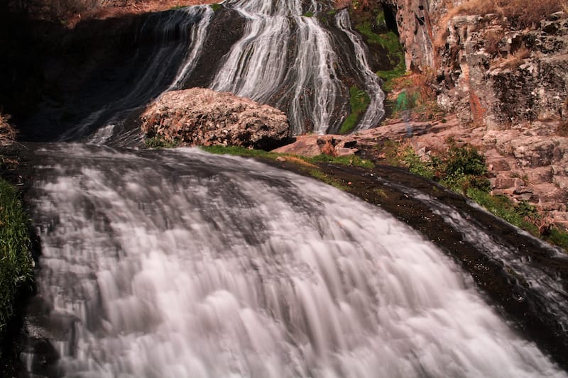 Armenia in autumn: Jermuk waterfall